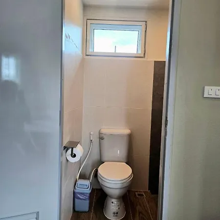 โรงแรมดีรูม D Room Samut Prakan Exterior photo